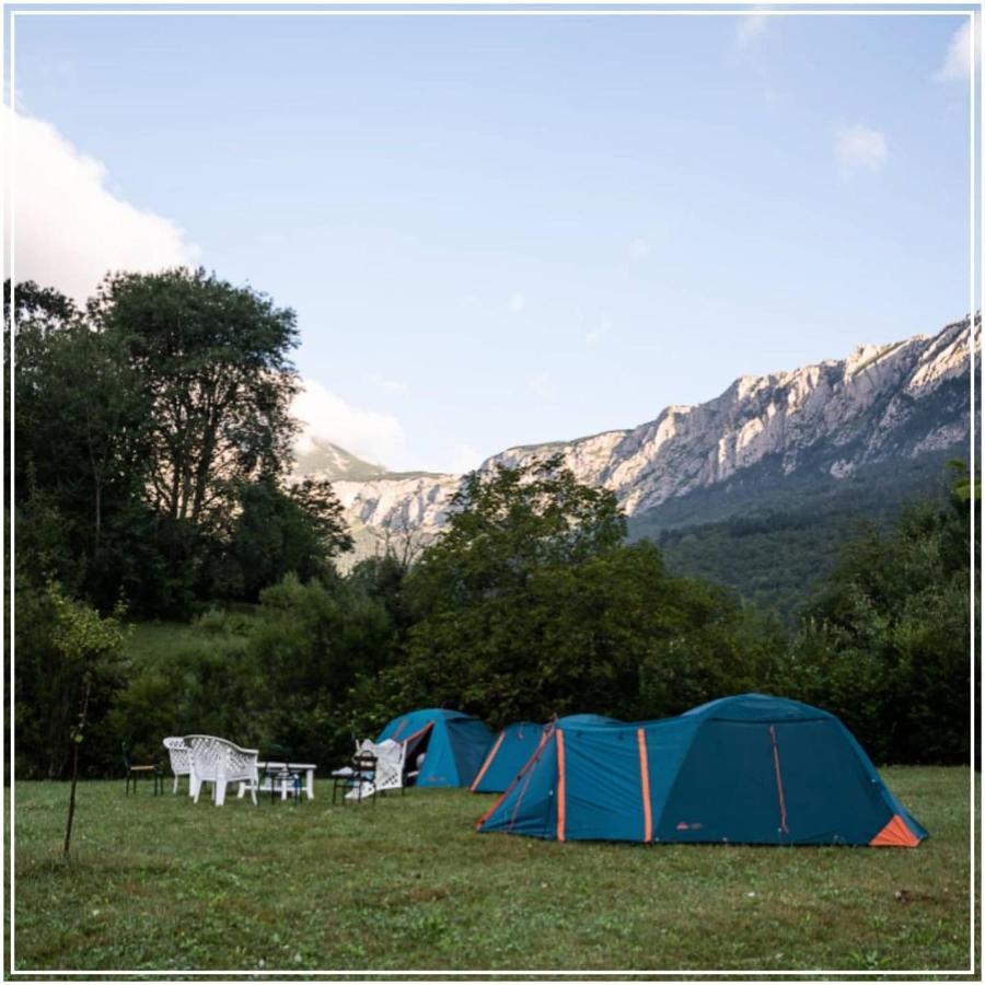 Privatni Smjestaj "Mratinje" Guest House Pluzine Exterior photo